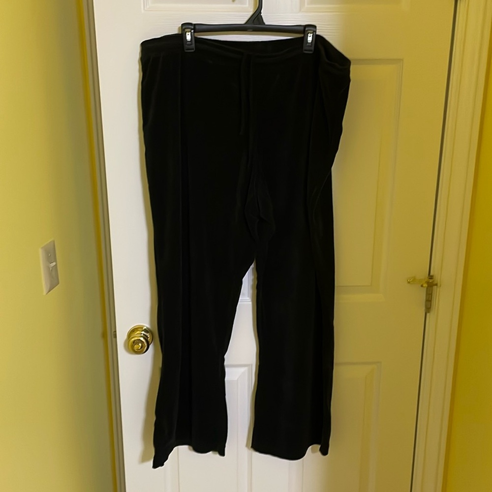 CROFT & BARROW BLACK VELVET LOOK AND FEEL SWEAT PANTS